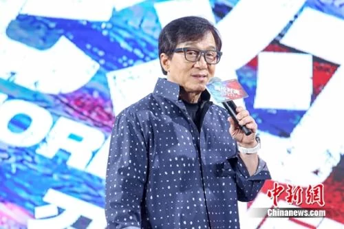 成龙:不想在好莱坞重复自我,而要超越自我(图3) 成龙:不想在好莱坞重复自我,而要超越自我(图3)