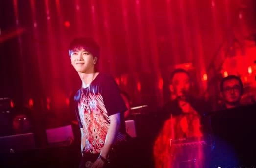 “火星歌神”华晨宇重磅加盟红牛2018长江国际音乐节(图4)