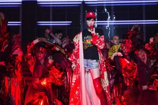 "舞台皇后"李宇春炫目加盟 2018长江国际音乐节正式开票(图5) "舞台皇后"李宇春炫目加盟 2018长江国际音乐节正式开票(图5)