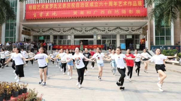 三月三·快闪民歌演绎当代壮乡情怀(图2) 三月三·快闪民歌演绎当代壮乡情怀(图2)