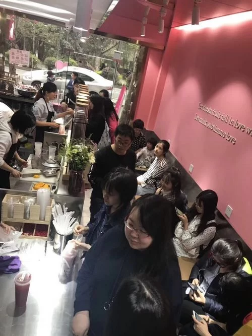 情系汶川,成都90后奶茶店老板定制汶川甜樱桃奶茶成网红(图5) 情系汶川,成都90后奶茶店老板定制汶川甜樱桃奶茶成网红(图5)