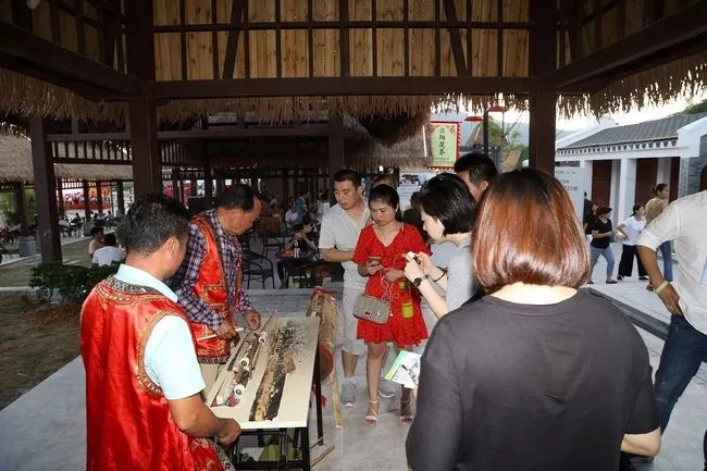 庆祝建党97周年：大型椰海青春实景影画·红色娘子军常态化演出(图4)