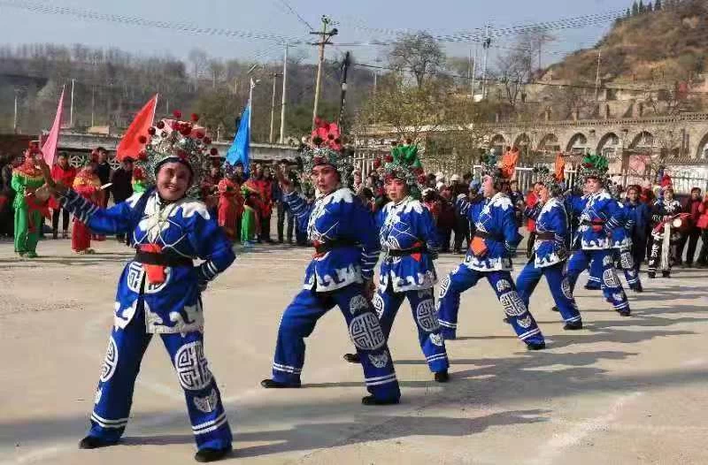 留守老人闹秧歌,非遗传承见成效(图1) 留守老人闹秧歌,非遗传承见成效(图1)