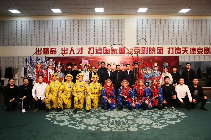 中国网正在上演平台与天津京剧院战略合作签约仪式在津举行(图1) 中国网正在上演平台与天津京剧院战略合作签约仪式在津举行(图1)
