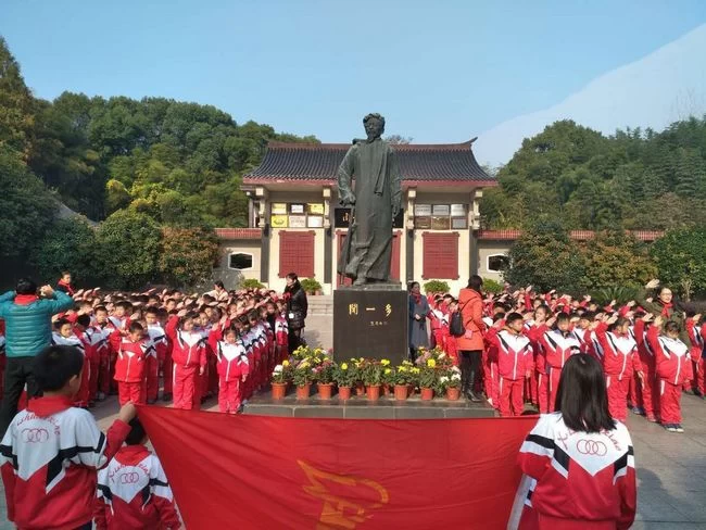 手持彩练当空舞——湖北浠水县努力创建国家公共文化服务体系示范区(图1) 手持彩练当空舞——湖北浠水县努力创建国家公共文化服务体系示范区(图1)