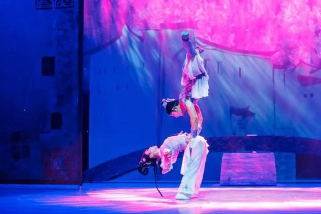 江苏省杂技团创新剧目《小桥 流水 人家》献演第十届全国杂技展演(图7) 江苏省杂技团创新剧目《小桥 流水 人家》献演第十届全国杂技展演(图7)