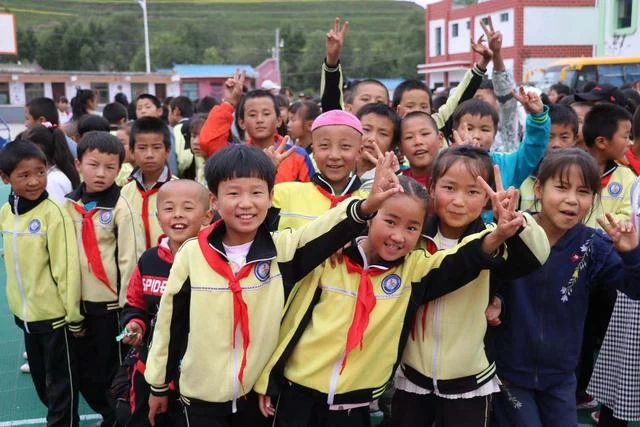 榆林职院师生千里赴青海扶贫送温暖——吹响青春助力脱贫攻坚集结号(图2) 榆林职院师生千里赴青海扶贫送温暖——吹响青春助力脱贫攻坚集结号(图2)