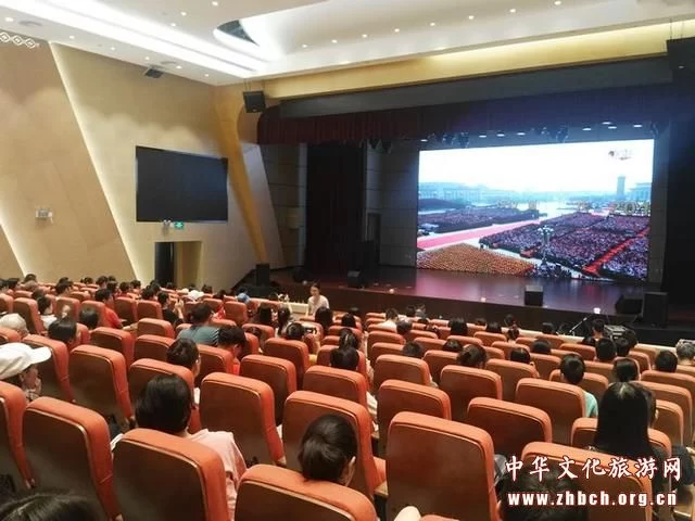 广西文旅系统干部群众热议国庆庆典(图2)