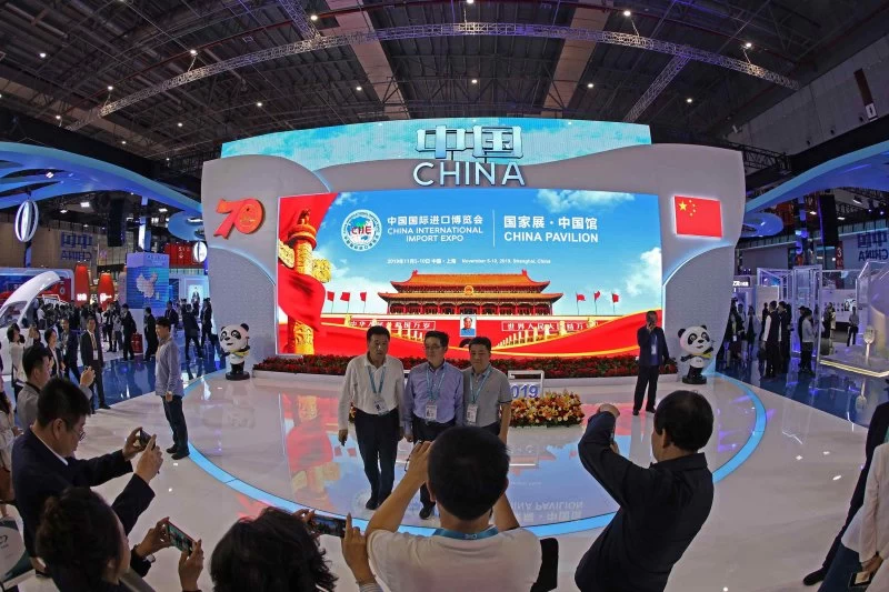 “我们对中国充满信心”——习近平主席在第二届中国国际进口博览会开幕式上主旨演讲引发文旅展商热烈反响(图1) “我们对中国充满信心”——习近平主席在第二届中国国际进口博览会开幕式上主旨演讲引发文旅展商热烈反响(图1)