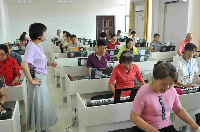 广西:艺术普及飞入寻常百姓家(图2) 广西:艺术普及飞入寻常百姓家(图2)