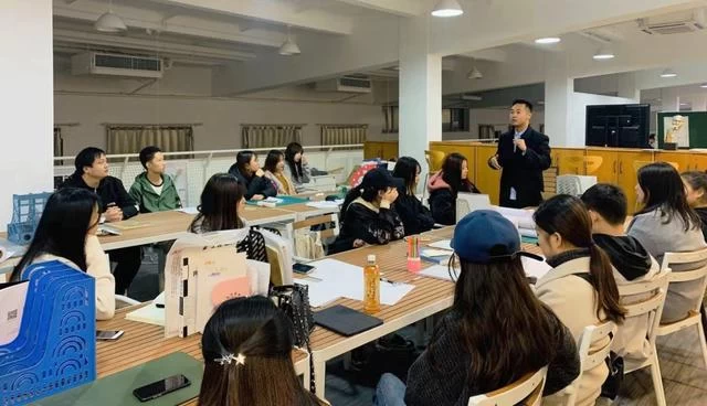为国门造型,为顺义添彩——耿丹师生牵手“顺意好礼”(图1) 为国门造型,为顺义添彩——耿丹师生牵手“顺意好礼”(图1)