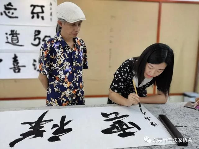 翰墨飘香，巾帼风采——东莞市第三届妇女书法篆刻展在市工人文化宫开幕(图9)