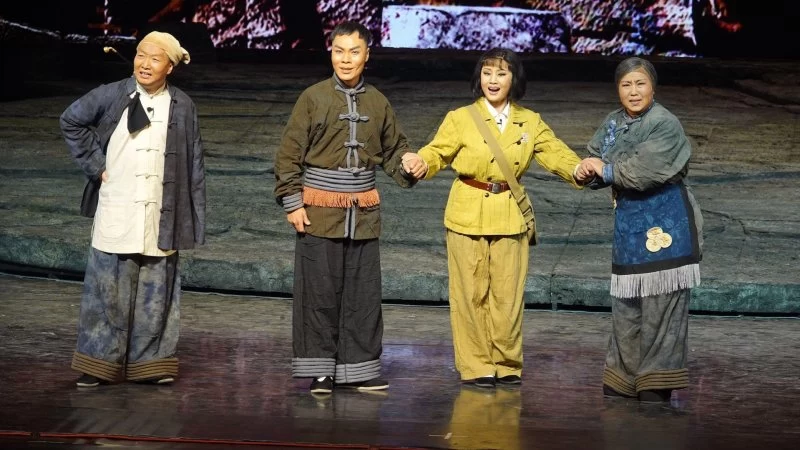 第九届北京市文学艺术奖舞台艺术获奖剧目展演开幕(图3) 第九届北京市文学艺术奖舞台艺术获奖剧目展演开幕(图3)