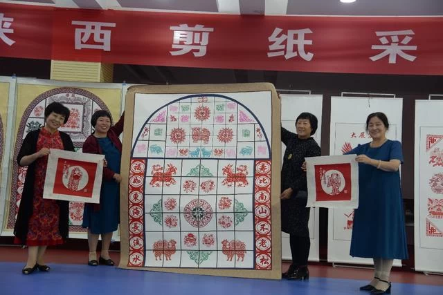 南关社区:用书香点亮居民的幸福生活(图1) 南关社区:用书香点亮居民的幸福生活(图1)