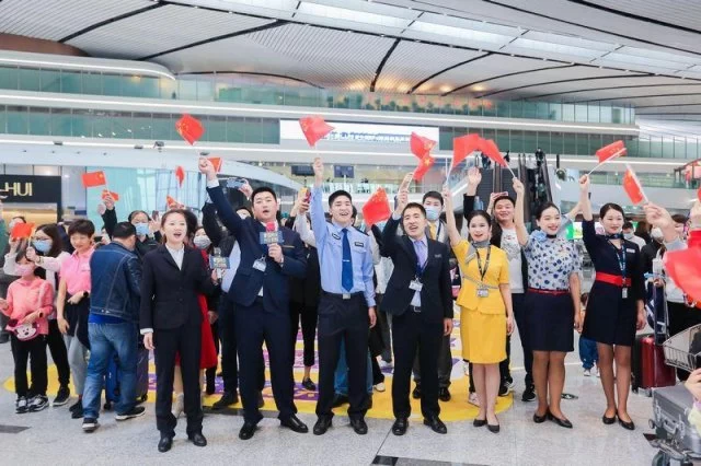 “家国同庆”快闪活动展示大兴机场“”温度”