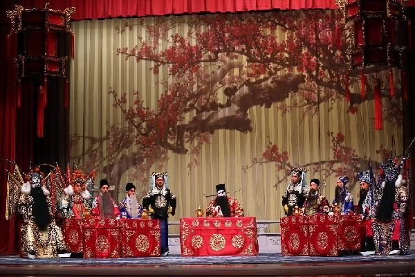 《菊坛流芳——周贤贵“群星耀津门”京剧人物画》在天津首发(图1) 《菊坛流芳——周贤贵“群星耀津门”京剧人物画》在天津首发(图1)