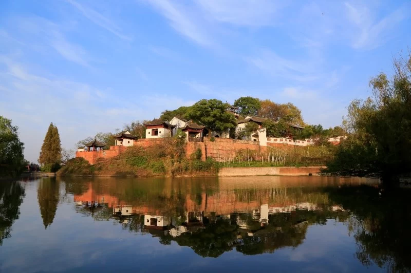 李青松、卢丽君:仰望东坡(图1) 李青松、卢丽君:仰望东坡(图1)