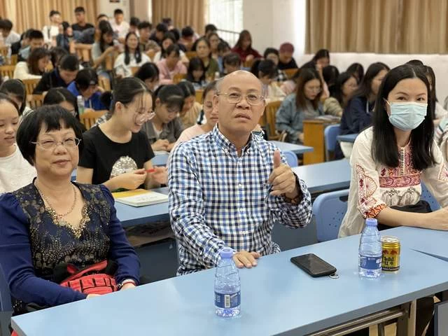 好新闻是如何产生的？资深媒体人宾阳在南宁师范大学开讲(图4)