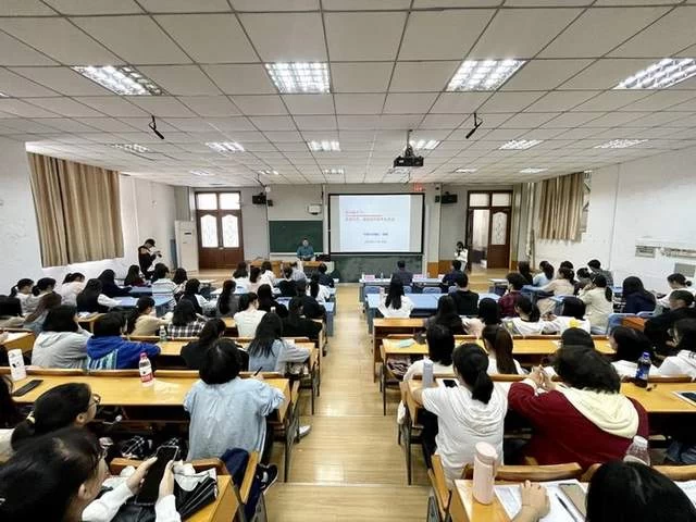 好新闻是如何产生的？资深媒体人宾阳在南宁师范大学开讲(图1)
