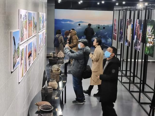 贵州省文化馆用近200张照片讲述脱贫攻坚的故事(图4) 贵州省文化馆用近200张照片讲述脱贫攻坚的故事(图4)