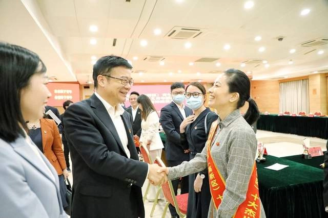 瓯塑非遗传承人青弘提出《开放视野下 从“共赢”走向“共富”》(图2) 瓯塑非遗传承人青弘提出《开放视野下 从“共赢”走向“共富”》建议(图2)
