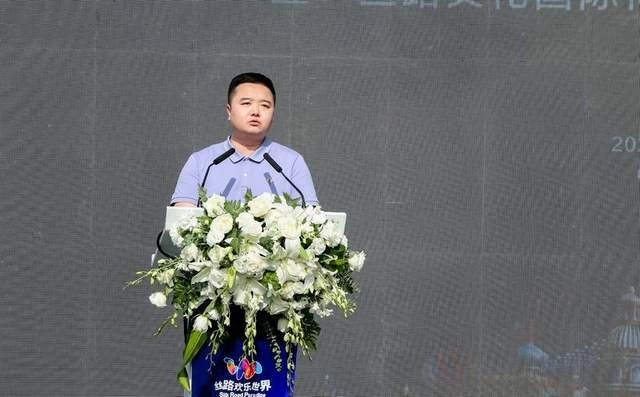 丝路欢乐世界文商旅行业创新沙龙暨“丝路文化国际传播交流基地”授牌仪式举行(图2) 丝路欢乐世界文商旅行业创新沙龙暨“丝路文化国际传播交流基地”授牌仪式举行(图2)
