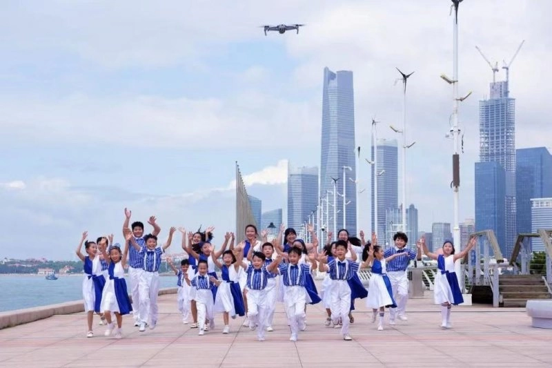 《为不凡闪耀》“献礼中国动漫100周年”特别节目在青岛完成拍摄(图4) 《为不凡闪耀》“献礼中国动漫100周年”特别节目在青岛完成拍摄(图4)