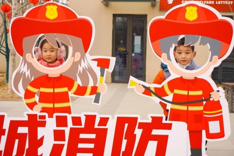 新春年味儿不上“火” 东城消防送您“平安福”(图4) 新春年味儿不上“火” 东城消防送您“平安福”(图4)