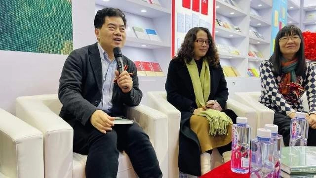 首届中国当代诗歌北京论坛暨《中国当代诗歌年鉴》首发式举办(图9) 首届中国当代诗歌北京论坛暨《中国当代诗歌年鉴》首发式举办(图9)