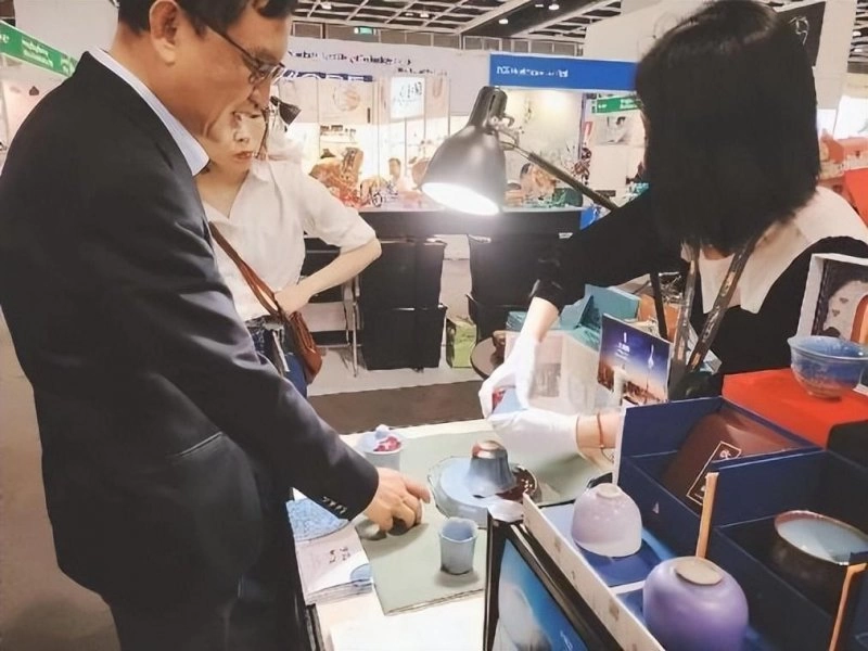 河南陶然工作室钧瓷作品惊艳香港国际授权展(图2) 河南陶然工作室钧瓷作品惊艳香港国际授权展(图2)