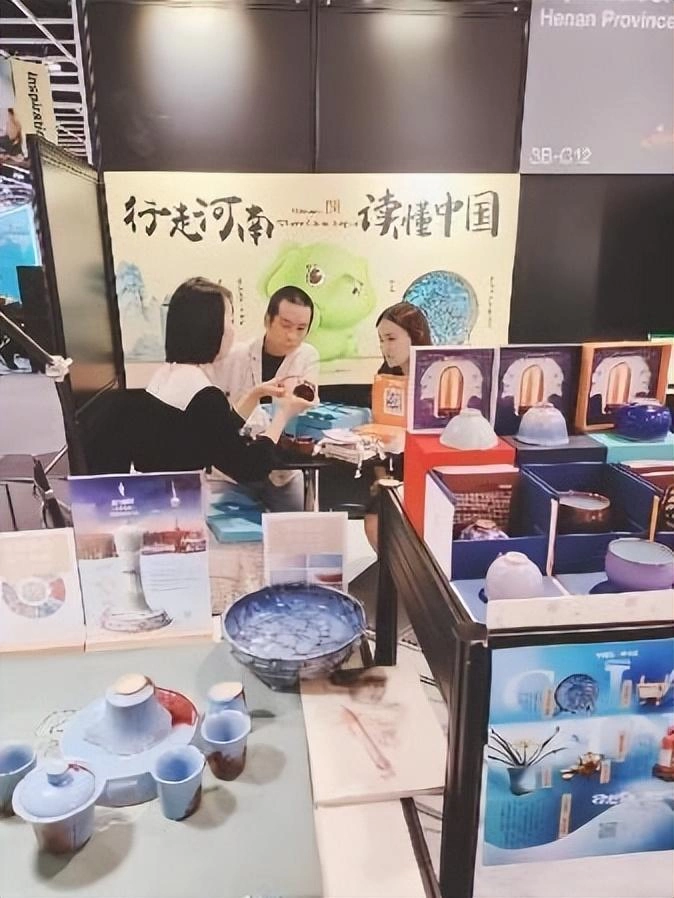 河南陶然工作室钧瓷作品惊艳香港国际授权展(图6) 河南陶然工作室钧瓷作品惊艳香港国际授权展(图6)