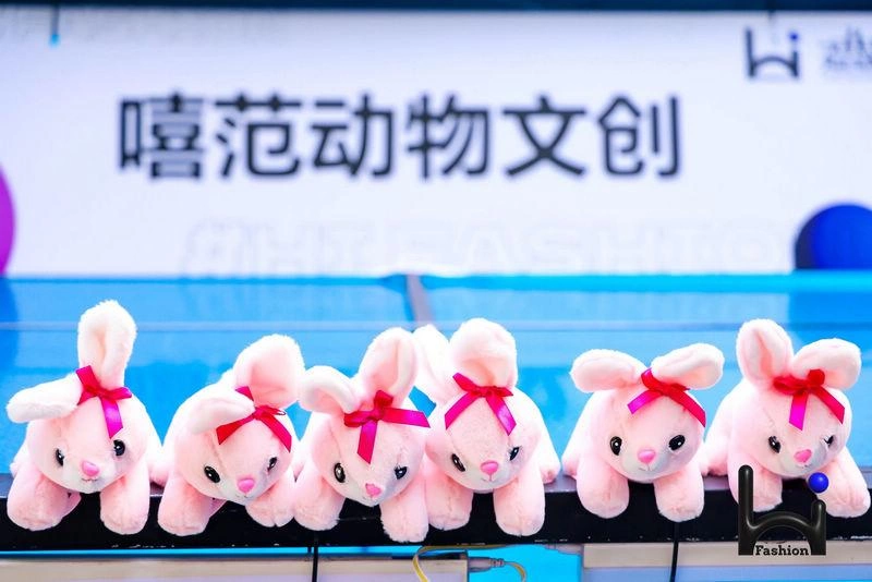 “五一”小长假“潮”这儿看——Hi Fashion移动驿站·王府井专场(图11) “五一”小长假“潮”这儿看——Hi Fashion移动驿站·王府井专场(图11)