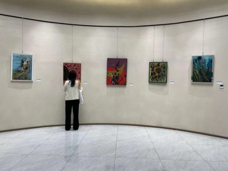 “一束光”清华大学美术学院博士生苏德格日勒绘画作品展举办(图7) “一束光”清华大学美术学院博士生苏德格日勒绘画作品展举办(图7)