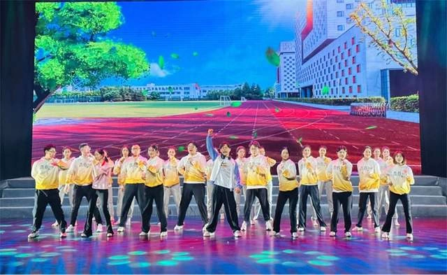 音乐剧《青春ING》圆满完成首演,开启校企合作新里程!(图6) 音乐剧《青春ING》圆满完成首演,开启校企合作新里程!(图6)
