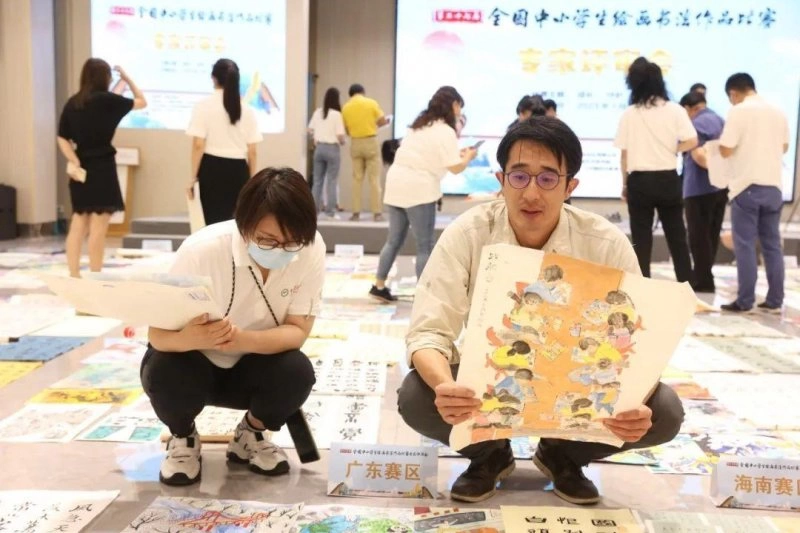 第二十七届全国中小学生绘画书法作品比赛专家评审会顺利召开(图9) 第二十七届全国中小学生绘画书法作品比赛专家评审会顺利召开(图9)