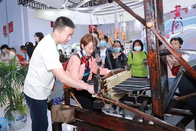 湖北黄冈:红安大布织出的幸福生活(图2) 湖北黄冈:红安大布织出的幸福生活(图2)