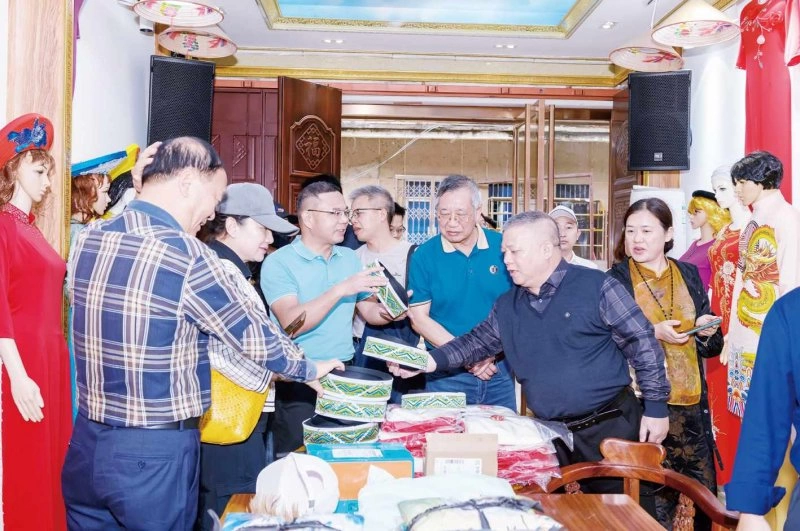 壮美广西 多彩边关——2023中国文艺名家边疆行采风活动扫描(图3) 壮美广西 多彩边关——2023中国文艺名家边疆行采风活动扫描(图3)