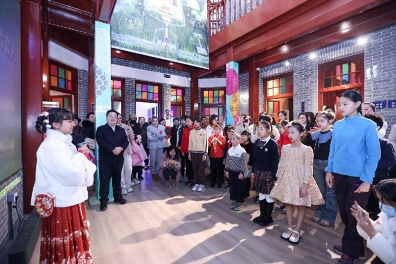 北京中轴线护照首发暨北京中轴线基金会公益形象代言人颁证仪式成功举办(图1) 北京中轴线护照首发暨北京中轴线基金会公益形象代言人颁证仪式成功举办(图1)