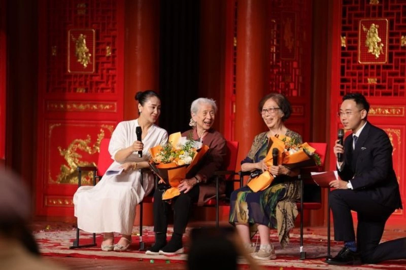 “花开敦煌·舞动千年”惊艳，景泰蓝《和平鸽大圆盘》同台绽放(图5)
