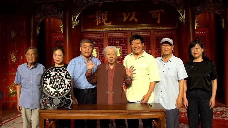 “花开敦煌·舞动千年”惊艳，景泰蓝《和平鸽大圆盘》同台绽放(图8)