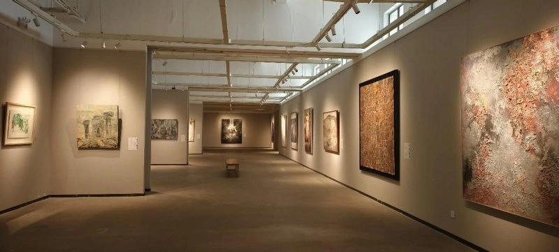 中国材料表现绘画写生与转化研究展在武汉科技大学沁湖美术馆开幕(图9)