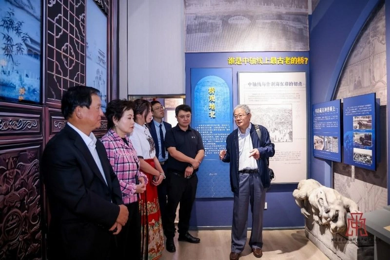 北京中轴线桥梁展开幕：中国紫檀博物馆天安门城楼模型正式亮相(图6)