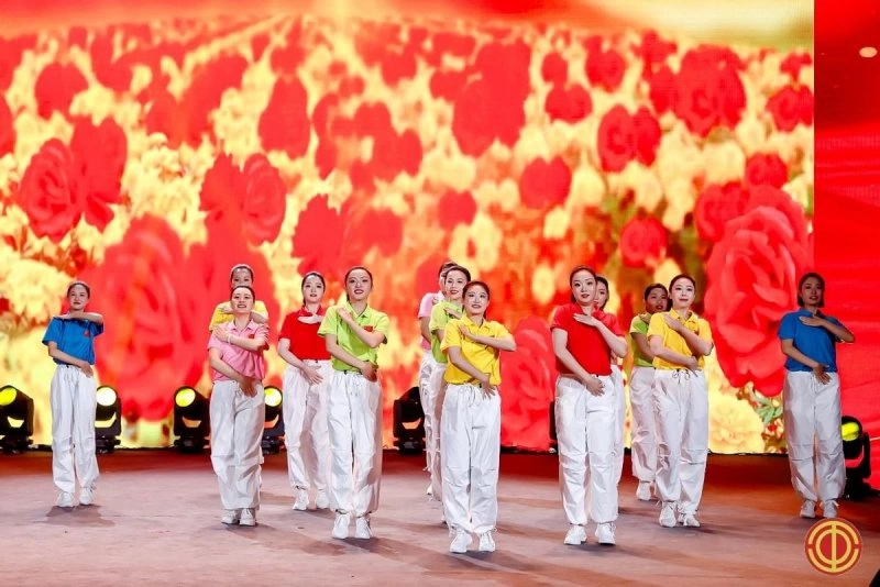 海淀职工庆祝中华人民共和国成立75周年文艺汇演成功举行(图3) 海淀职工庆祝中华人民共和国成立75周年文艺汇演成功举行(图3)