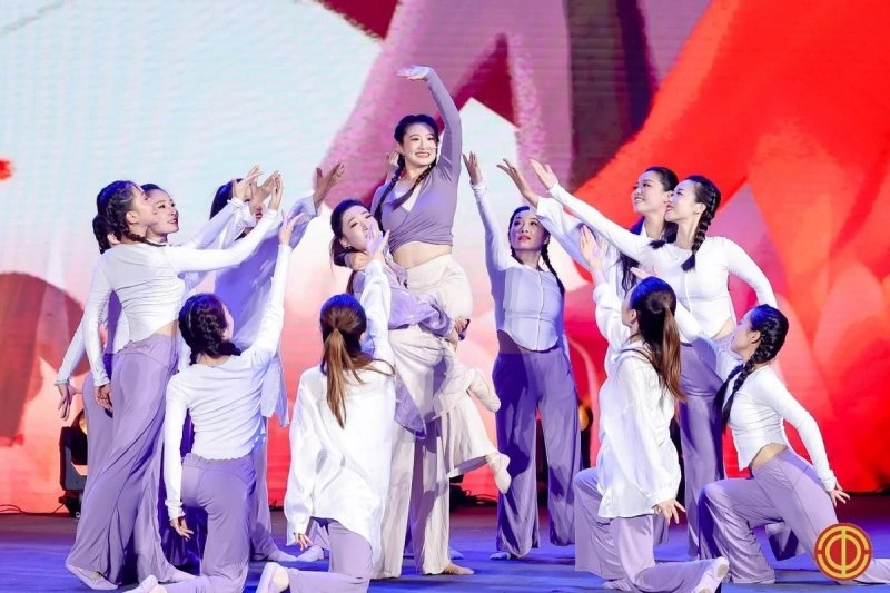 海淀职工庆祝中华人民共和国成立75周年文艺汇演成功举行(图12) 海淀职工庆祝中华人民共和国成立75周年文艺汇演成功举行(图12)