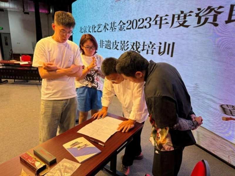 《非遗皮影戏培训》课程进行时：匠心雕琢，传承经典(图1)