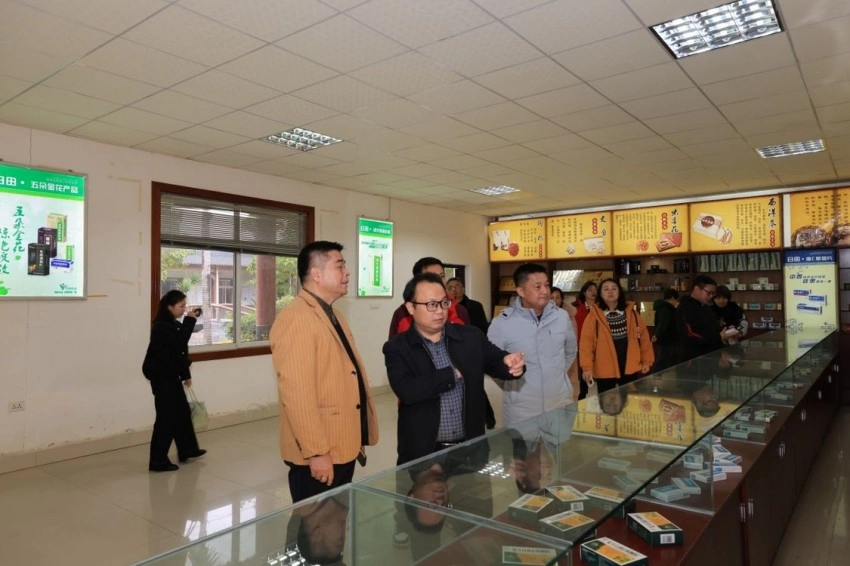“共同体八桂行·柳州站”全媒体采访行动暨广西民族报社签约作家座谈会在柳州圆满举行(图12)