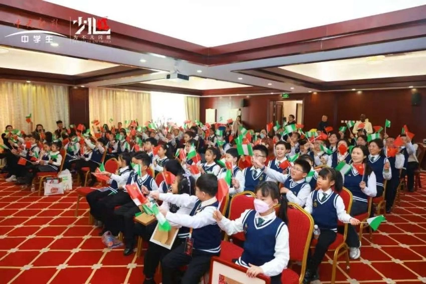 中央新影中学生频道2025《少儿红》华人春晚圆满收官(图12)
