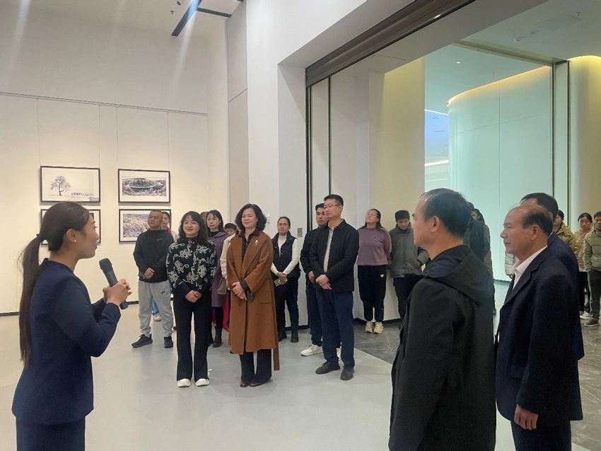  “大美伊春·魅力丰林”冬季风光摄影展走进广东茂名(图2)