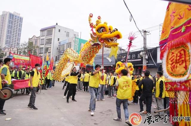 龙狮穿街巷 万人祈新福——合浦县山口镇元宵年例巡游活动(图4)