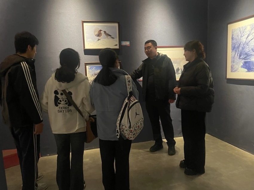“大美伊春·魅力丰林”冬季风光摄影作品展走进千年古都西安(图1)